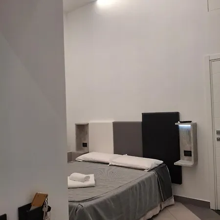 Viennese Otel *
